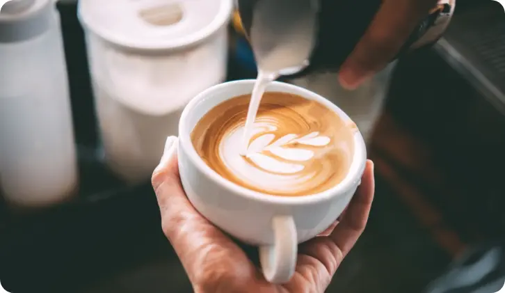 Schnelle Hilfe durch zentralen Standort. Kaffee wird zubereitet.